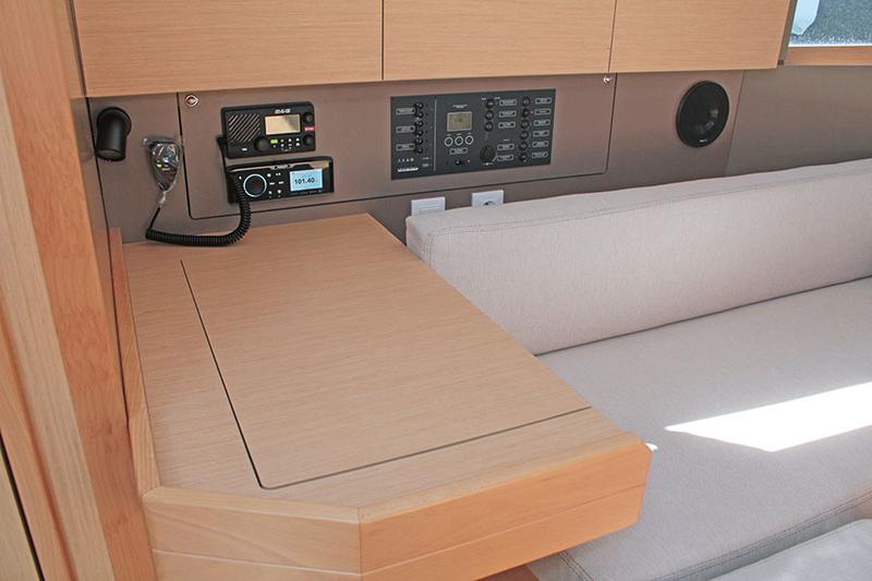 Book yachts online - sailboat - Oceanis 38.1 - FREEDOM - rent