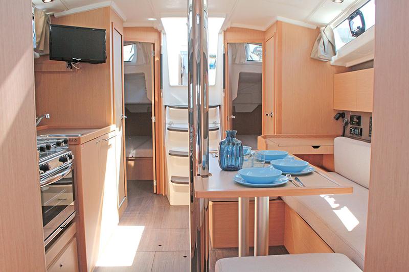 Book yachts online - sailboat - Oceanis 38.1 - FREEDOM - rent