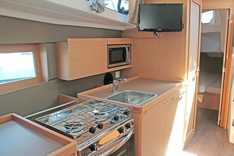 Book yachts online - sailboat - Oceanis 38.1 - FREEDOM - rent