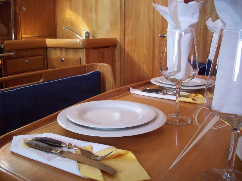 Book yachts online - sailboat - Bavaria 42 Cruiser - Galini - rent