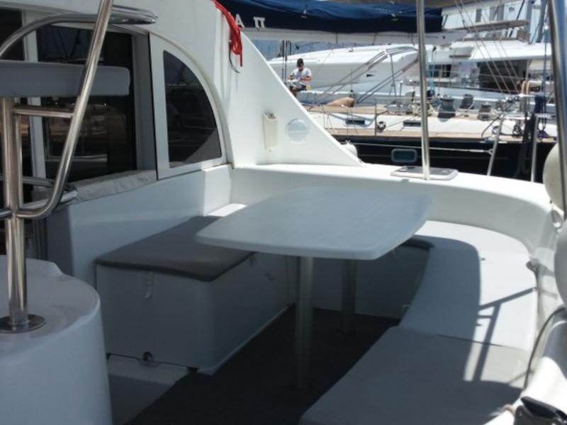 Book yachts online - catamaran - Lagoon 380 - Oh Darling - rent