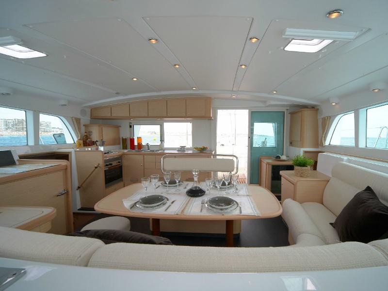 Book yachts online - catamaran - Lagoon 440 - Futuna Lua - rent