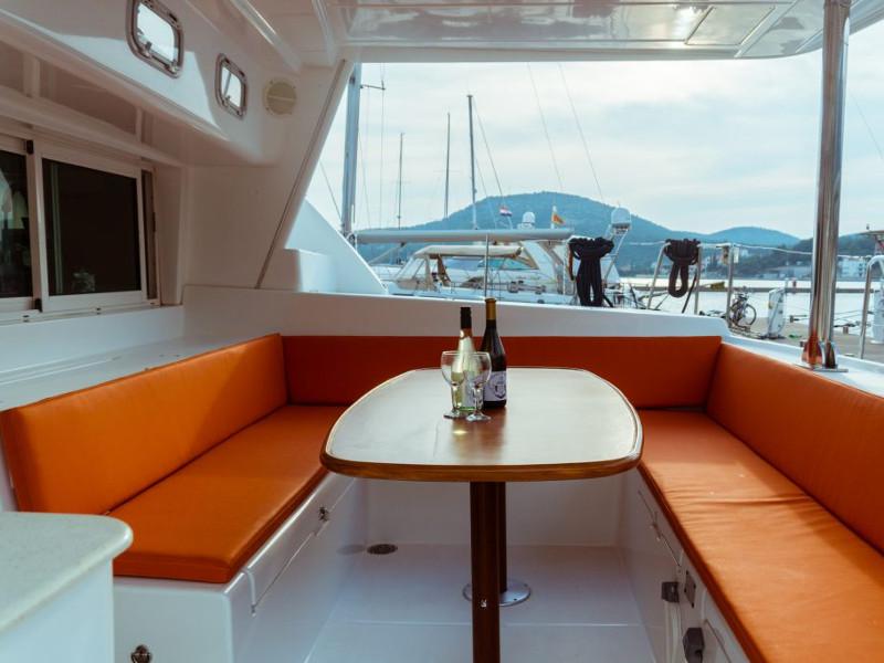 Book yachts online - catamaran - Lagoon 440 - Futuna Lua - rent