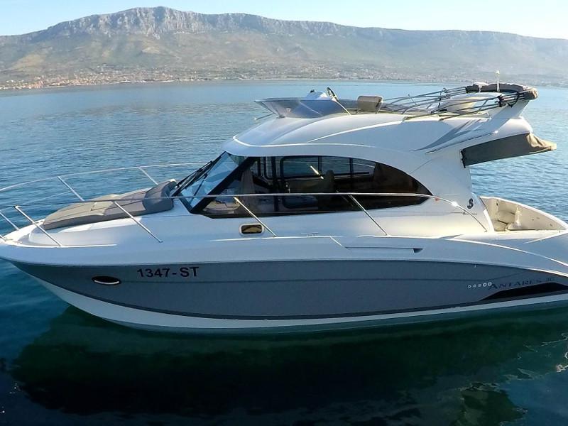 Book yachts online - motorboat - Antares 30 Fly - Lumar SeaMotion - rent