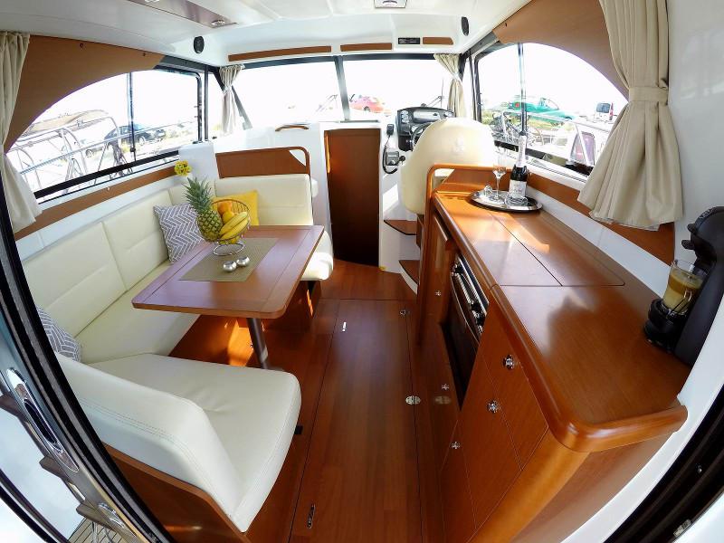 Book yachts online - motorboat - Antares 30 Fly - Lumar SeaMotion - rent