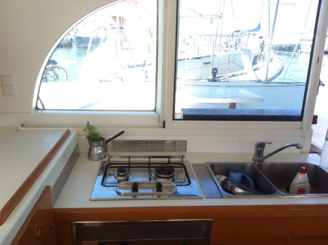 Book yachts online - catamaran - Lagoon 380 - Homo Delphinus - rent