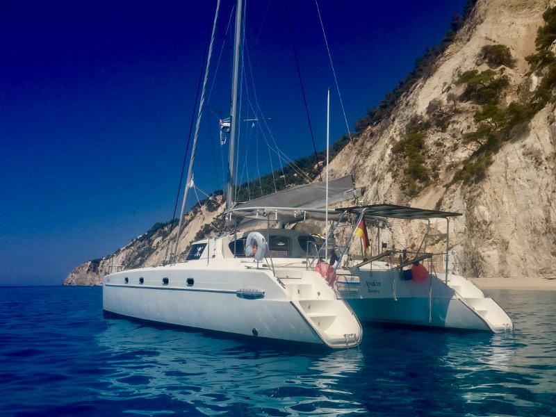 Book yachts online - catamaran - Fountaine Pajot Belize 43 - Avalon - rent