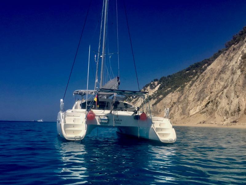Book yachts online - catamaran - Fountaine Pajot Belize 43 - Avalon - rent