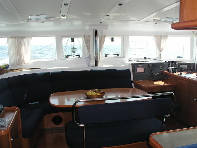 Book yachts online - catamaran - Lagoon 440 - Wayra - rent