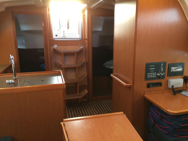 Book yachts online - sailboat - Bavaria Cruiser 37 - Sea Hope - rent