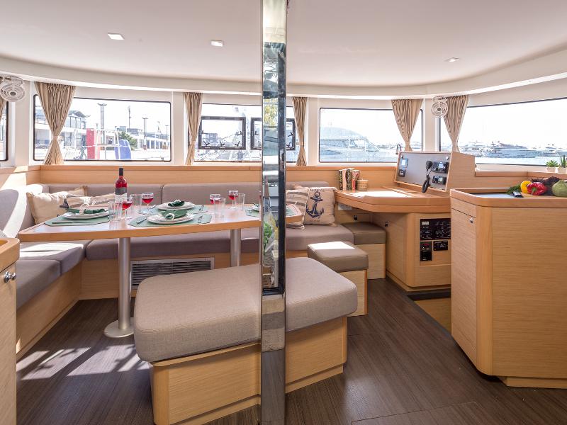 Book yachts online - catamaran - Lagoon 42 - San Giorgio - rent