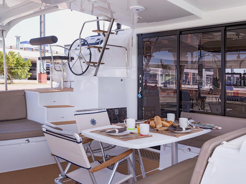 Book yachts online - catamaran - Lagoon 42 - San Giorgio - rent