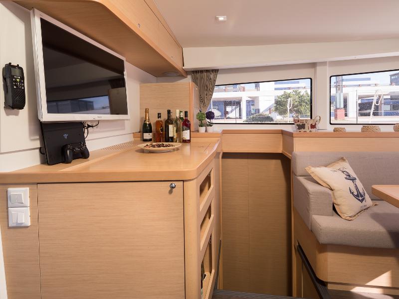 Book yachts online - catamaran - Lagoon 42 - San Giorgio - rent