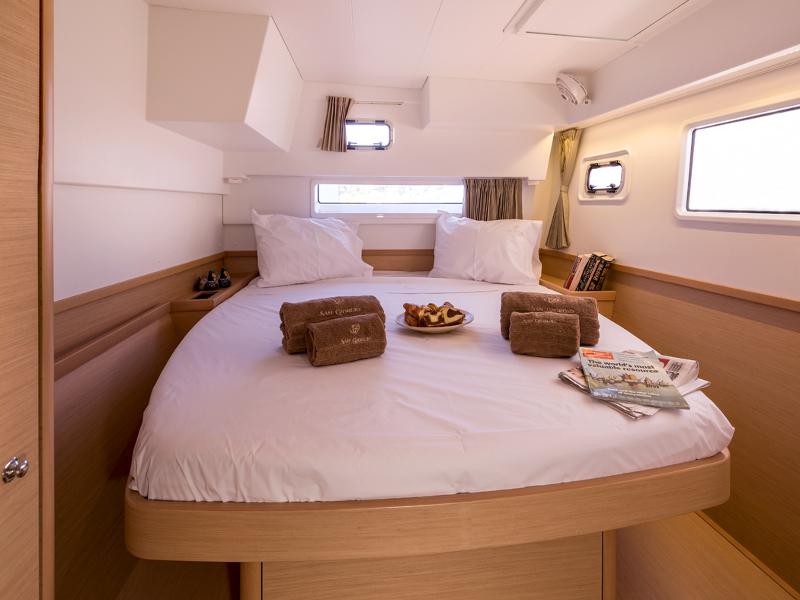 Book yachts online - catamaran - Lagoon 42 - San Giorgio - rent