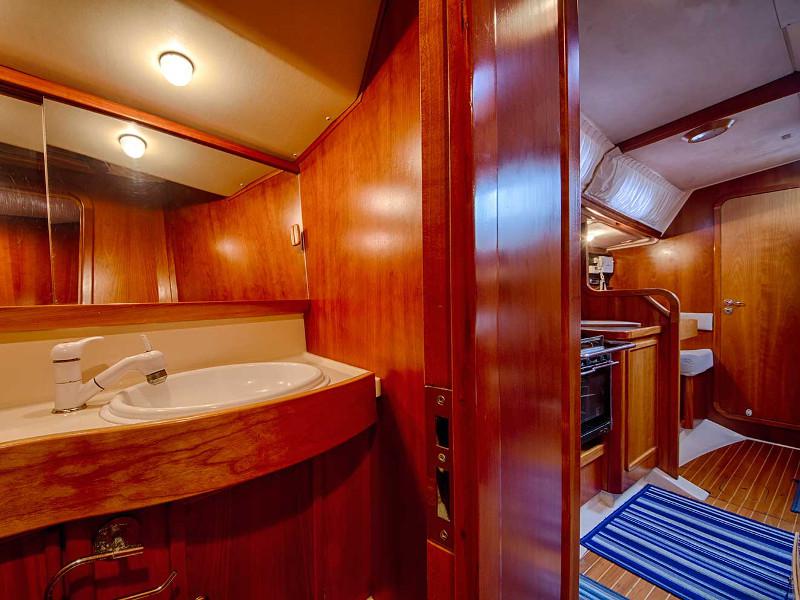 Book yachts online - sailboat - Comar Genesi 43 - Blue Mary - rent