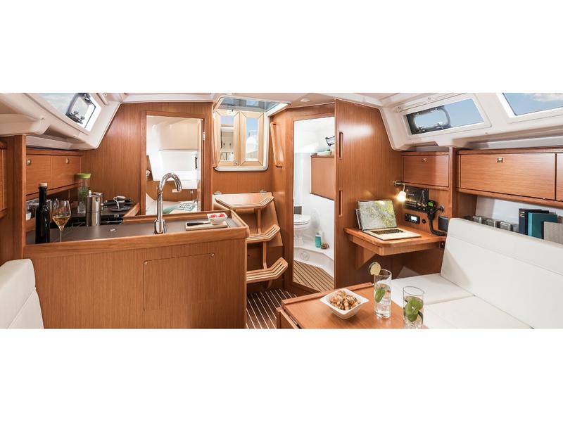 Book yachts online - sailboat - Bavaria 34 Cruiser - Goccia - rent