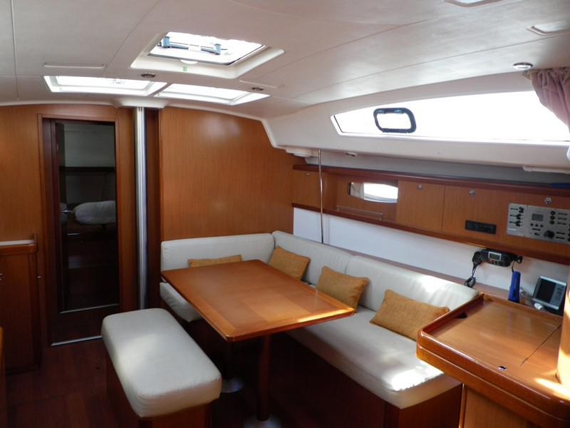Book yachts online - sailboat - Oceanis 43 (4 cbs) - O43-09-4 - rent