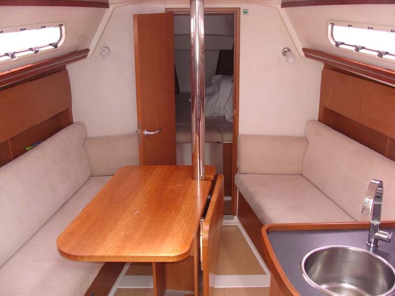 Book yachts online - sailboat - Hanse 325 - H325-12G-S - rent