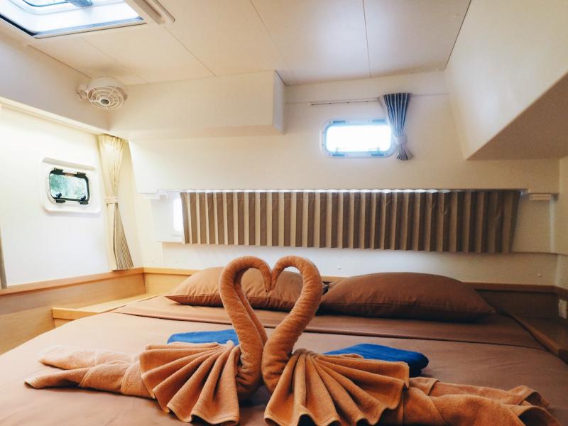 Book yachts online - catamaran - Lagoon 42 -Owner's Version - P&amp;B - rent