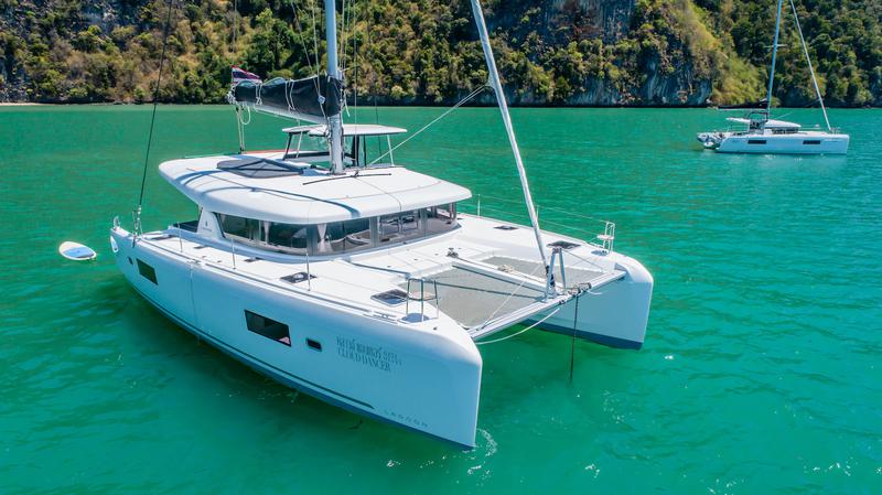 Book yachts online - catamaran - Lagoon 42 - 4Cab/4Hd - Cloud Dancer - rent