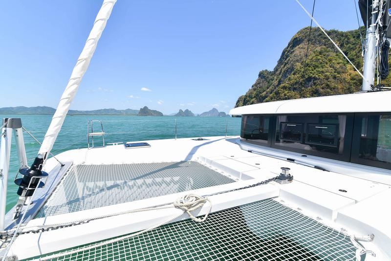 Book yachts online - catamaran - Lagoon 42 - 4Cab/4Hd - Cloud Dancer - rent