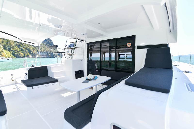 Book yachts online - catamaran - Lagoon 42 - 4Cab/4Hd - Cloud Dancer - rent