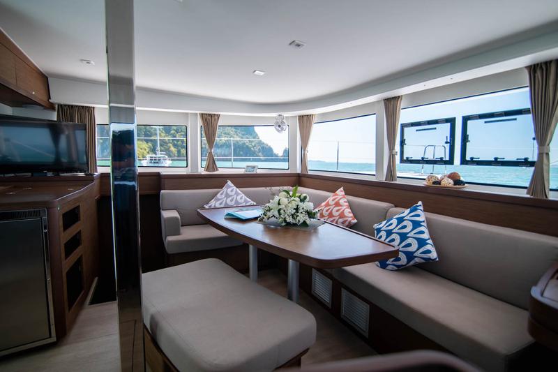 Book yachts online - catamaran - Lagoon 42 - 4Cab/4Hd - Cloud Dancer - rent