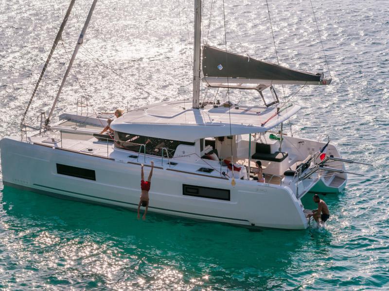 Book yachts online - catamaran - Lagoon 40 - 4Cab/2Hd - Nauti Buoy - rent