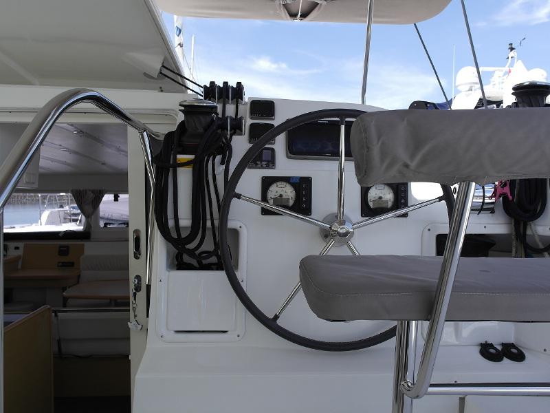 Book yachts online - catamaran - Lagoon 421 - Miss Coco - rent