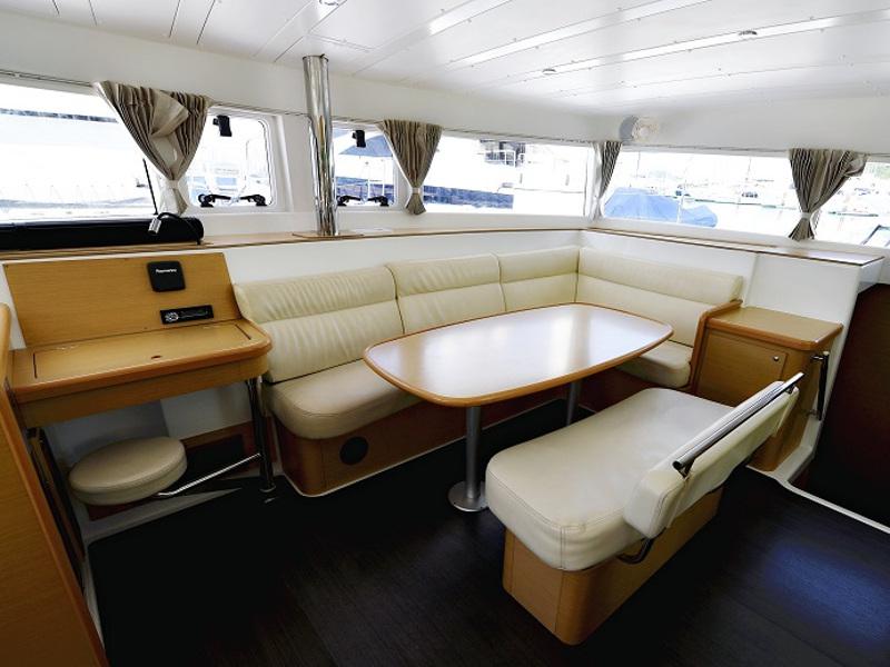 Book yachts online - catamaran - Lagoon 421 - Miss Coco - rent