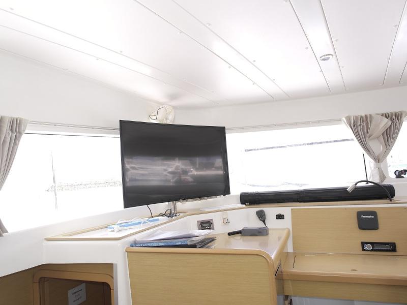 Book yachts online - catamaran - Lagoon 421 - Miss Coco - rent