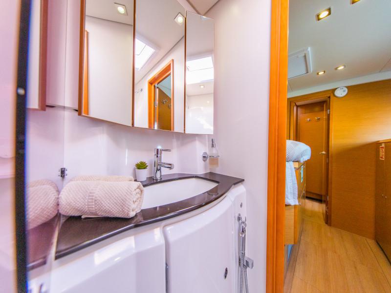 Book yachts online - catamaran - Lagoon 620 - Jyohana - rent