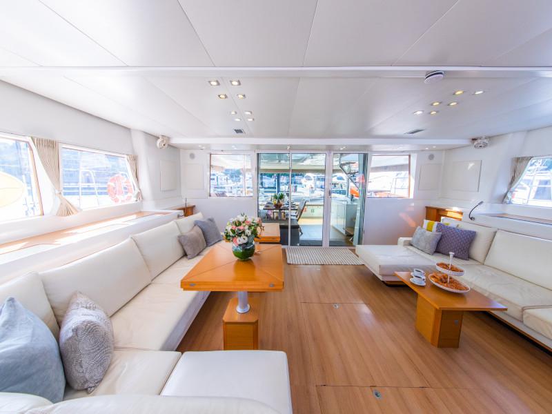Book yachts online - catamaran - Lagoon 620 - Jyohana - rent