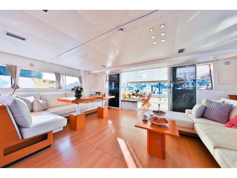 Book yachts online - catamaran - Lagoon 620 - Jyohana - rent