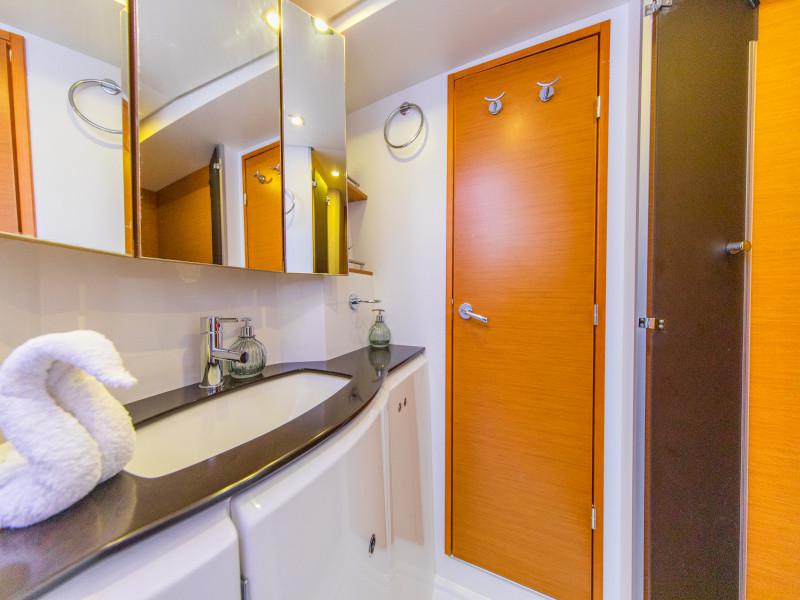 Book yachts online - catamaran - Lagoon 620 - Jyohana - rent