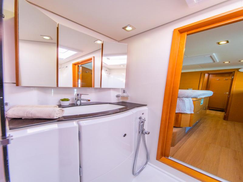 Book yachts online - catamaran - Lagoon 620 - Jyohana - rent
