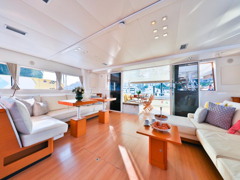 Book yachts online - catamaran - Lagoon 620 - Jyohana - rent