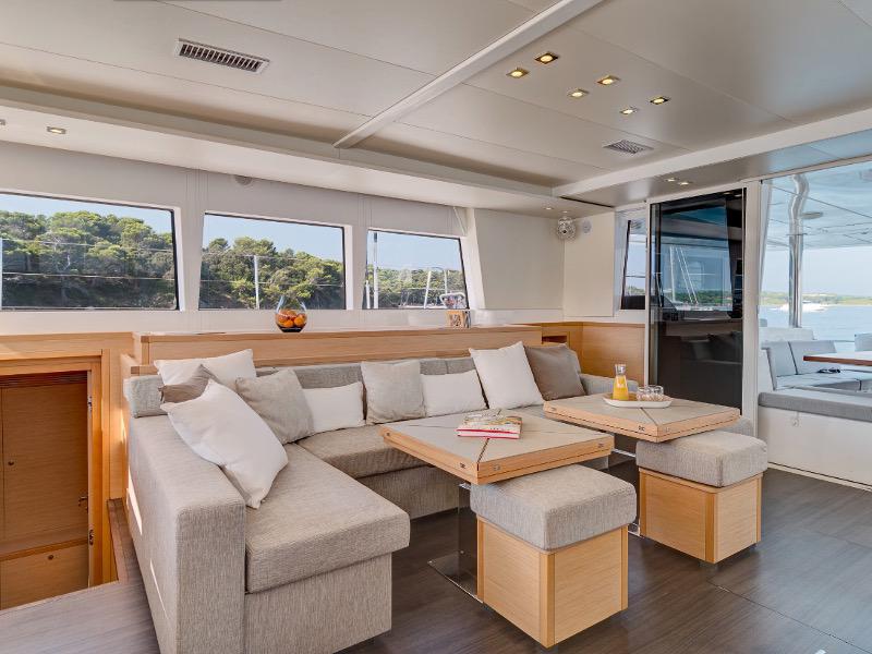 Book yachts online - catamaran - Lagoon 620 - GB Odyssey - rent