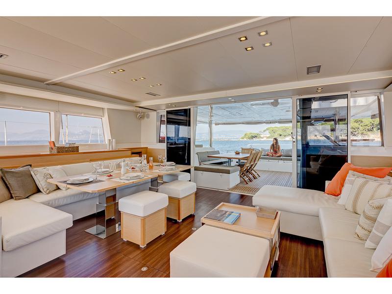 Book yachts online - catamaran - Lagoon 620 - GB Odyssey - rent