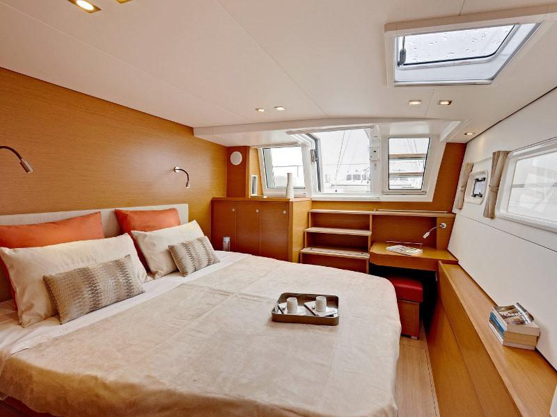 Book yachts online - catamaran - Lagoon 620 - GB Odyssey - rent