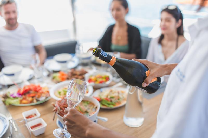 Book yachts online - catamaran - Lagoon 52F - Blue Moon - rent