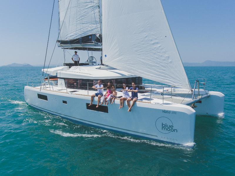 Book yachts online - catamaran - Lagoon 52F - Blue Moon - rent