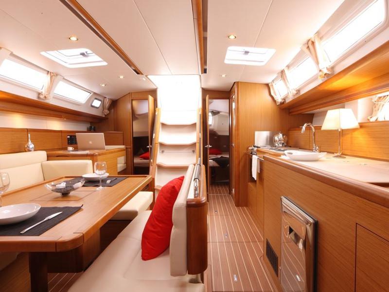 Book yachts online - sailboat - Sun Odyssey 44 i - REGINA - rent