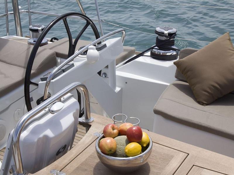 Book yachts online - sailboat - Jeanneau 57 2010 - MESSENGER - rent