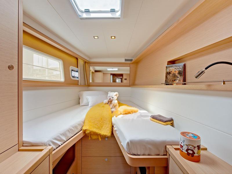 Book yachts online - catamaran - Skippered Lagoon 450 F - Lag45001 - rent