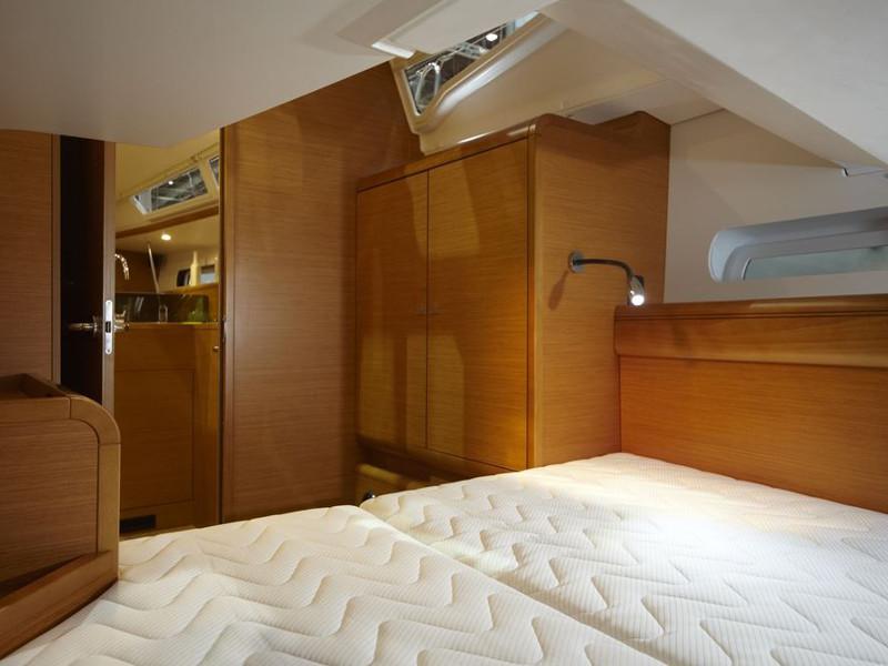 Book yachts online - sailboat - Sun Odyssey 449 - SEA ANGEL - rent
