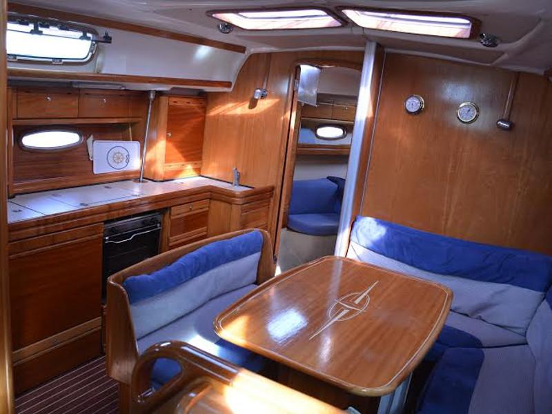 Book yachts online - sailboat - Bavaria 39 Cruiser - Axion - rent