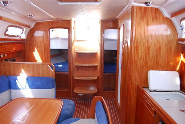 Book yachts online - sailboat - Bavaria 39 Cruiser - Axion - rent