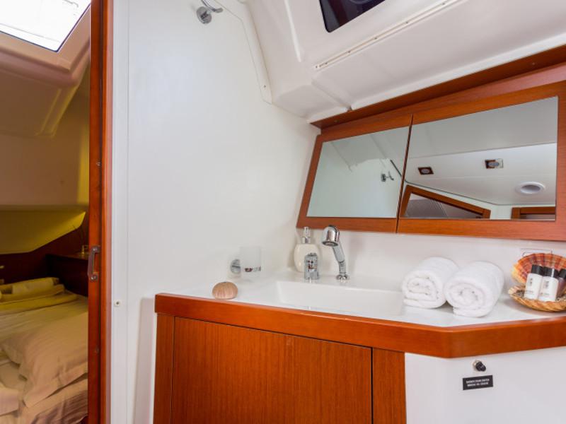 Book yachts online - sailboat - Oceanis 45 - MAVERICK I - rent