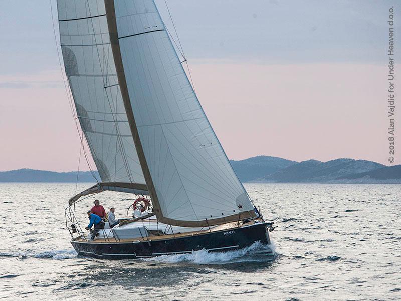 Book yachts online - sailboat - Dufour 460 Grand Large - NOSTROMO (aircondition, generator, blue hull) - rent